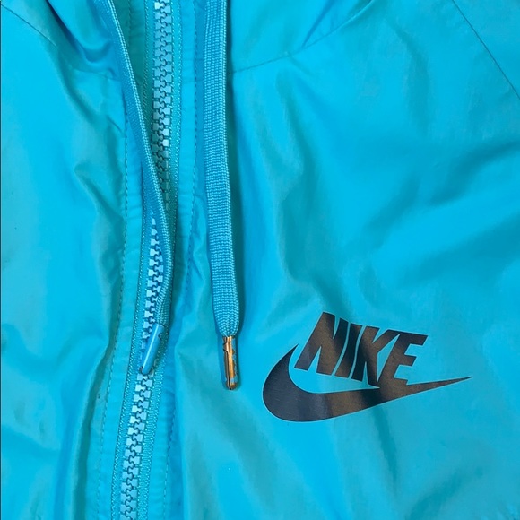 Nike Wind Breaker - Picture 2 of 4